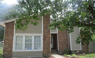 91 Sandalwood Dr in Spring Lake, NC - Building Photo