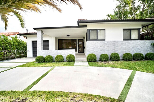 8811 Carlyle Ave in Surfside, FL - Building Photo - Building Photo