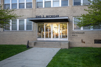 Gunsaulus Hall Apartments in Chicago, IL - Building Photo - Building Photo