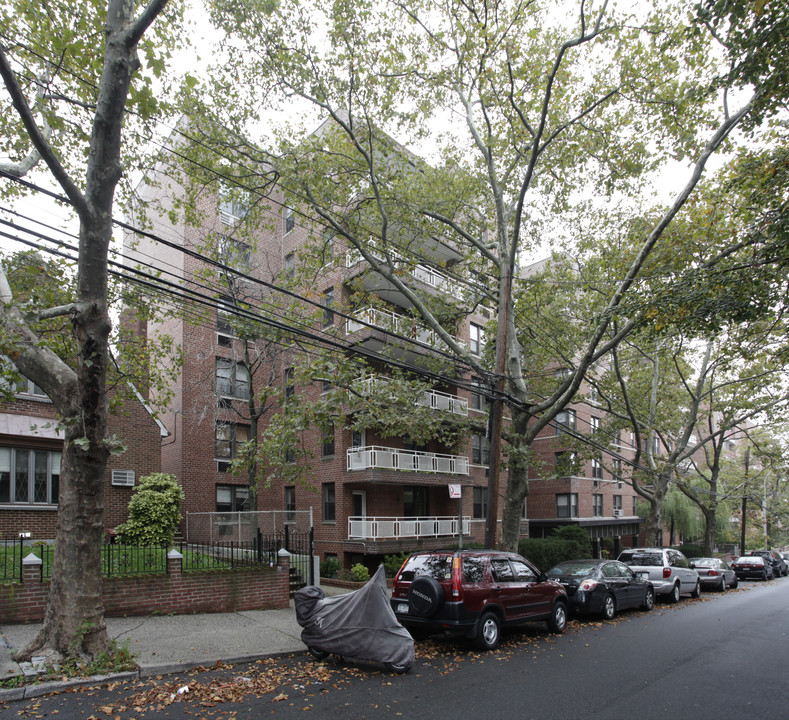 Warner House in Forest Hills, NY - Building Photo