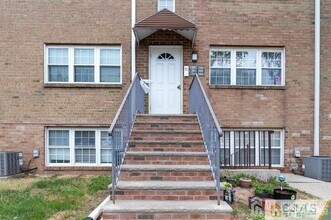 18 College Dr, Unit 18 in Edison, NJ - Building Photo - Building Photo