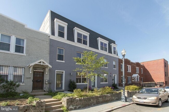 610 Newton Pl NW, Unit #7