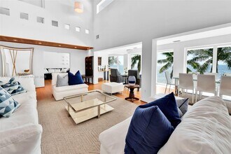 60 Ocean Front Dr in Key Largo, FL - Building Photo - Building Photo