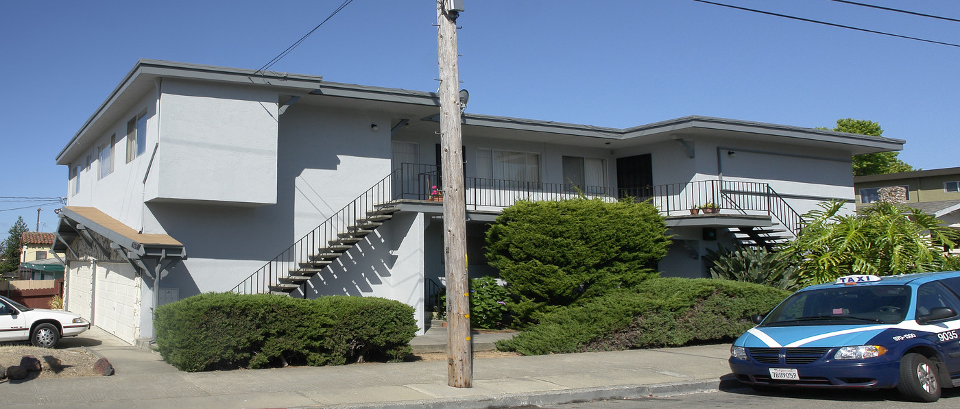 3679 Laurel Ave in Oakland, CA - Building Photo