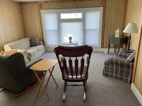 4128 River Dr, Unit River view with park and bike path in Moline, IL - Foto de edificio - Building Photo