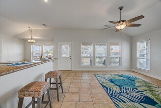 721 Marlin St in Bayou Vista, TX - Foto de edificio - Building Photo
