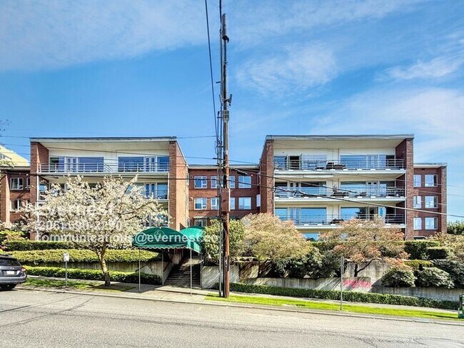 property at 530 W Olympic Pl