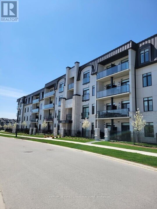 200 Callaway Rd in London, ON - Building Photo