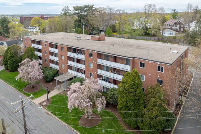 Garfield House in Quincy, MA - Foto de edificio - Building Photo