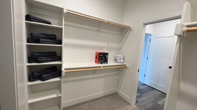 22114 W 116th Terrace in Olathe, KS - Foto de edificio - Building Photo