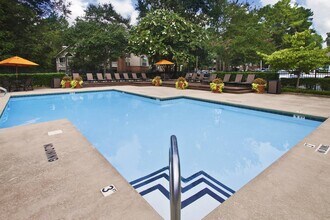 Bridges at Chapel Hill in Carrboro, NC - Foto de edificio - Building Photo