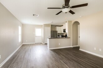 25245 Dickens Dr in Magnolia, TX - Building Photo - Building Photo