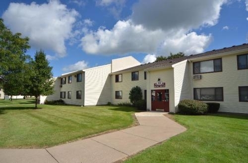 Crown Oak Estates in Penfield, NY - Building Photo