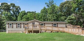 278 Holiday Cemetery Rd in Jefferson, GA - Building Photo