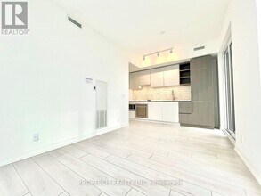 55-5055 Mercer St in Toronto, ON - Building Photo - Building Photo