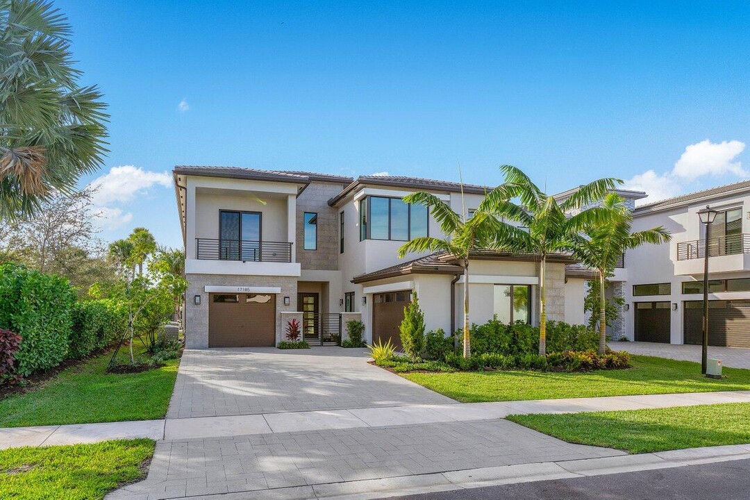 17185 Ludovica Ln in Boca Raton, FL - Foto de edificio