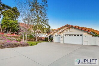 24427 Del Amo Rd in Ramona, CA - Building Photo - Building Photo