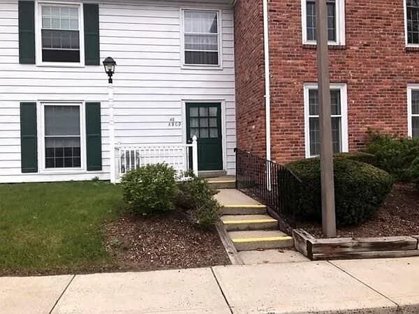 property at 40 Yorktown Dr