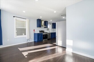 225 Freeman Ave in Jersey City, NJ - Building Photo - Building Photo