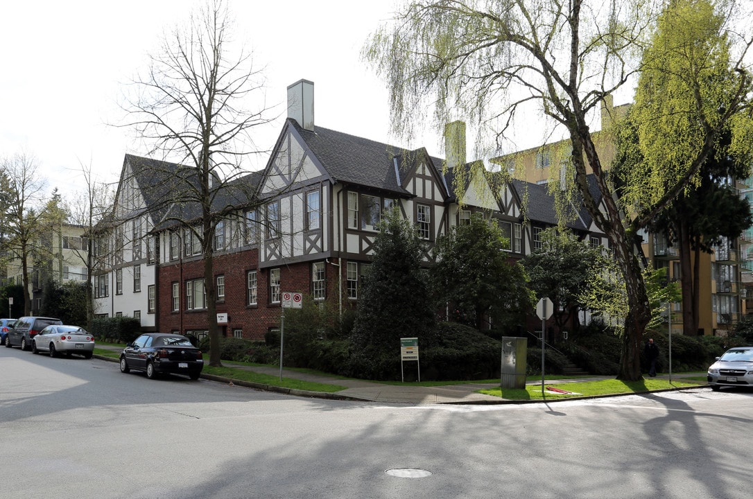 The Chateau in Vancouver, BC - Building Photo