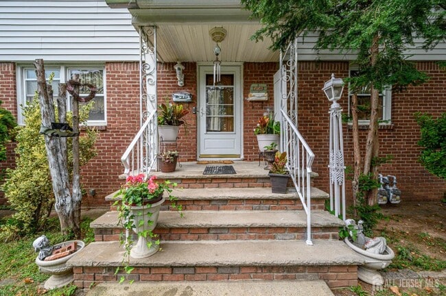 2062 Elizabeth Ave in Rahway, NJ - Building Photo - Building Photo
