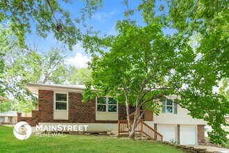 410 N E Sharon St in Lee's Summit, MO - Building Photo - Building Photo