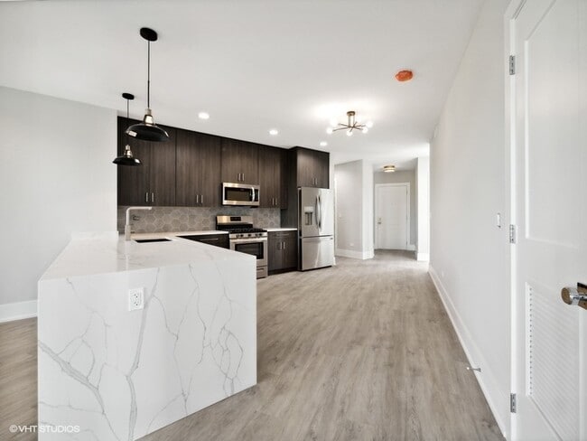 Clark Apartments in Chicago, IL - Building Photo - Building Photo