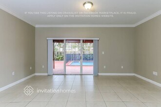 13929 SW 160th Ct in Miami, FL - Foto de edificio - Building Photo