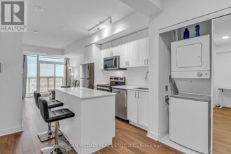 2782 Barton St E in Hamilton, ON - Building Photo - Building Photo