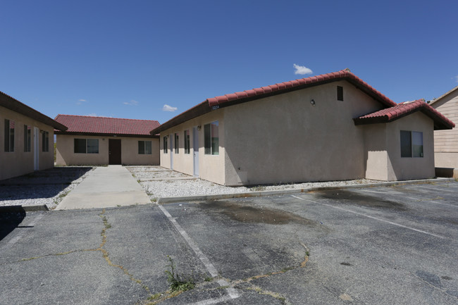 7234-7242 Palo Alto Ave in Yucca Valley, CA - Building Photo - Building Photo