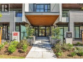 375 Clayton St in Coquitlam, BC - Building Photo