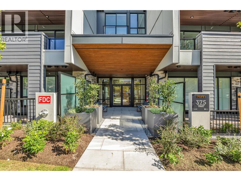 375 Clayton St in Coquitlam, BC - Building Photo