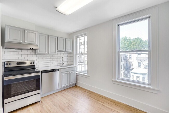 274 Montgomery St in Jersey City, NJ - Foto de edificio - Building Photo