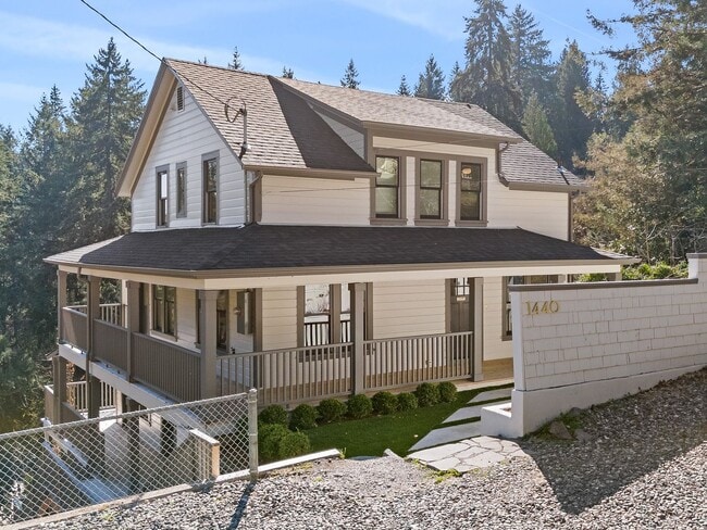 property at 1440 SW Broadway Dr