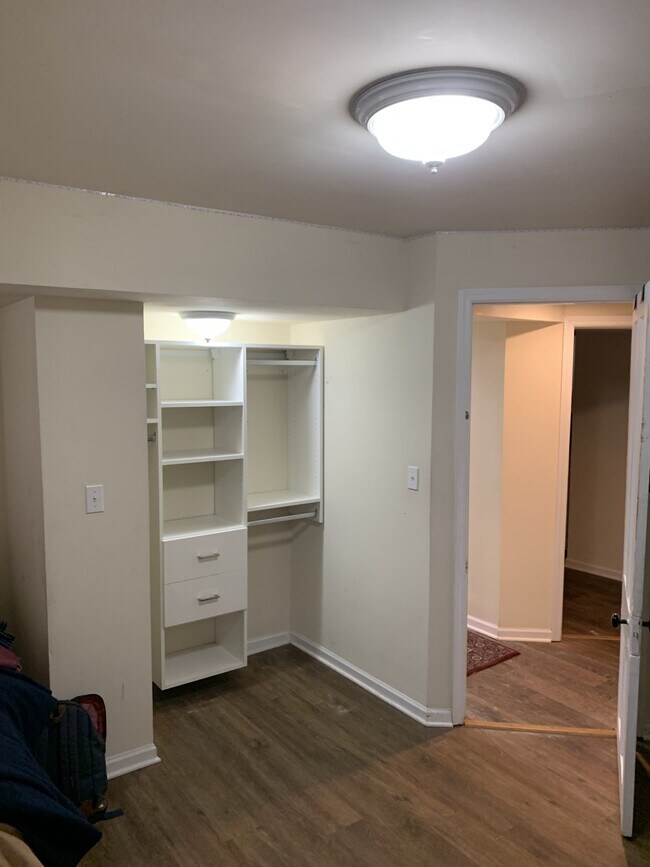 6438 N Lakewood Ave, Unit 1 Unit