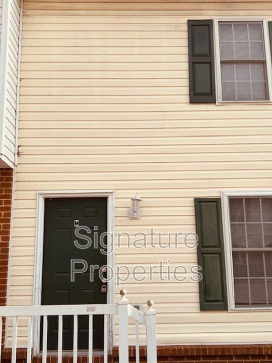 555 Fairfax Ave in Colonial Heights, VA - Building Photo