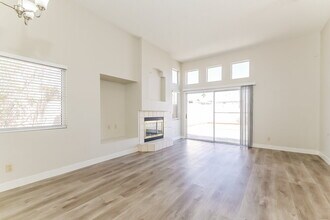 8136 Tone St in Las Vegas, NV - Foto de edificio - Building Photo