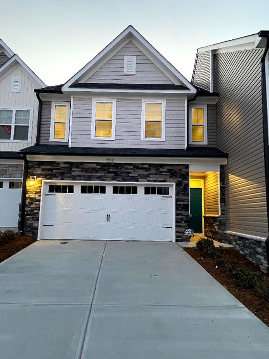 206 Hidden Run Ln in Holly Springs, NC - Foto de edificio