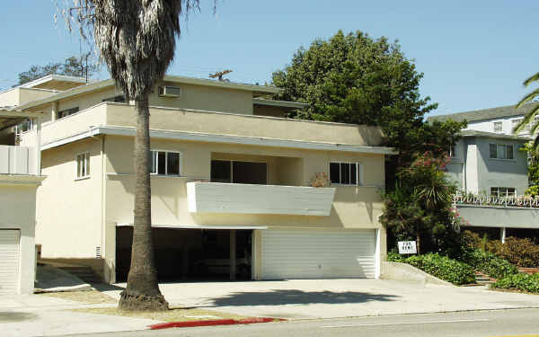 2037 S Beverly Glen Blvd in Los Angeles, CA - Building Photo