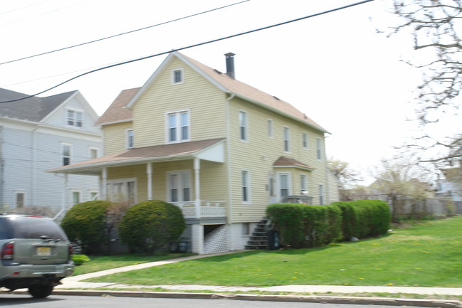 138 Garfield Ave in Long Branch, NJ - Foto de edificio - Building Photo