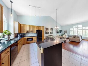 902 Kimberly Ln in Chanhassen, MN - Building Photo - Building Photo