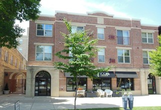 Washington Court Apartments in Madison, WI - Building Photo - Building Photo