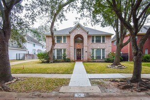 51 Rivercoach Ln in Sugar Land, TX - Building Photo