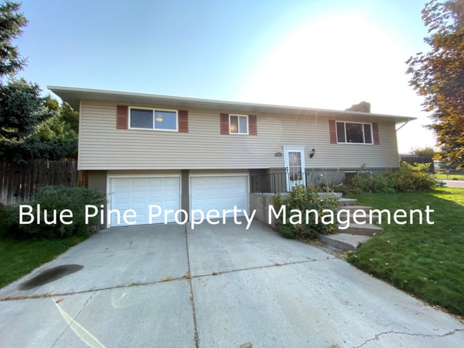 property at 896 Lucille Ave