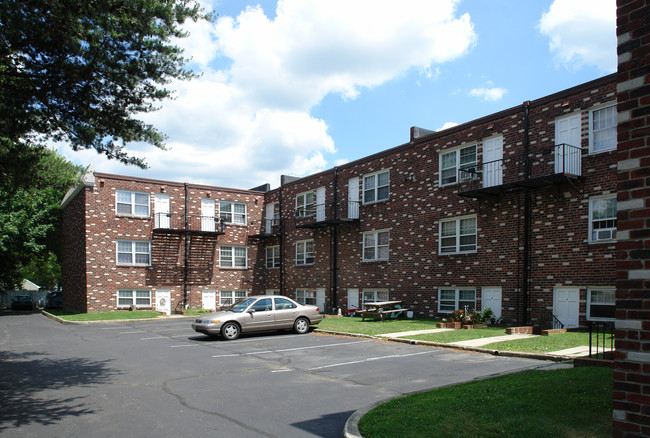 East Browning Apartments in Bellmawr, NJ - Foto de edificio - Building Photo