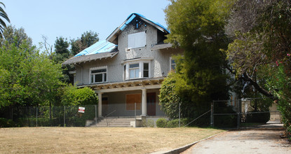 401 E Washington Blvd in Pasadena, CA - Building Photo - Building Photo