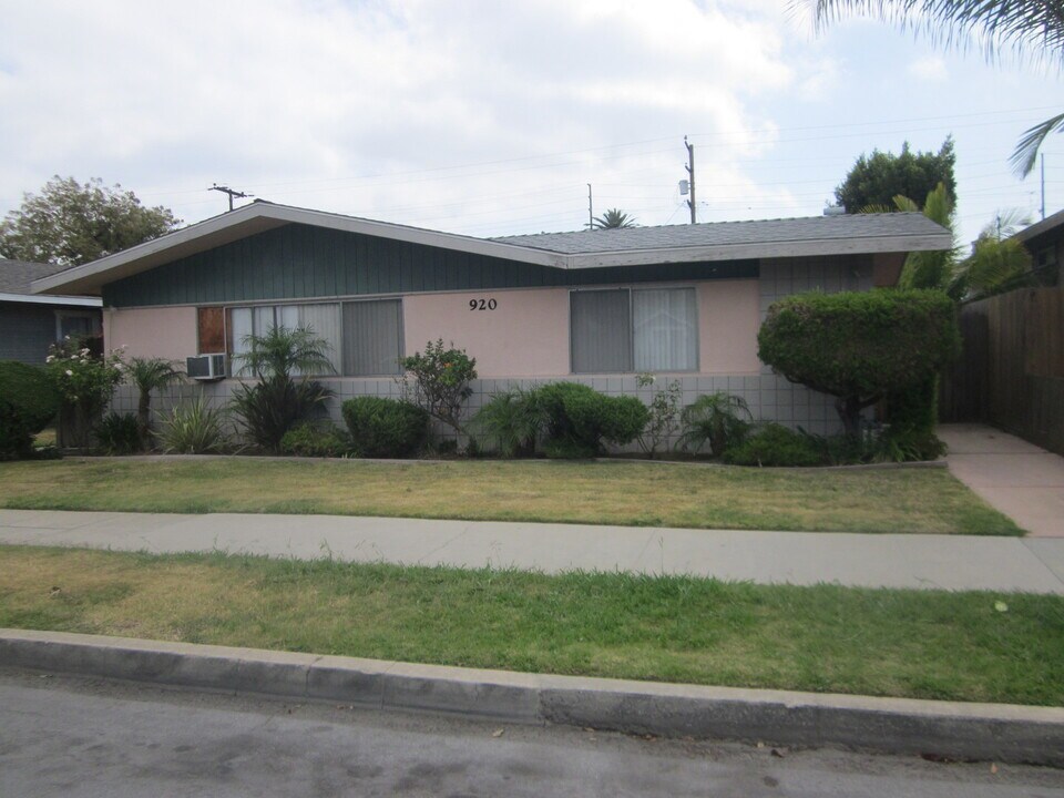 920 Newport Ave in Long Beach, CA - Building Photo