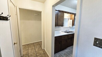 132 SW 11th St in Moore, OK - Building Photo - Building Photo