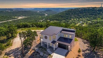 8621 Nina Ln in Jonestown, TX - Building Photo