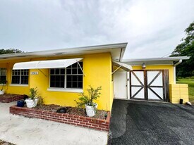 8341 Sunset Dr in Palm Beach Gardens, FL - Building Photo